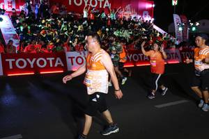 BIB: 355, 7142, 2673
                            <button type="button" onclick="openModal(23007567)" class="btn btn-primary btn-sm float-right btn-popup" data-toggle="modal" data-target=".modal-high-quality">
                        <i class="fas fa-shopping-cart"></i> Add to Cart
                    </button>
                                            <button type="button" onclick="isThisMe(23007567, true)" class="btn btn-success btn-sm float-right btn-popup btn-isme hidden" data-toggle="tooltip" data-placement="bottom" title="นี่คือรูปของคุณใช่ไหม คลิกที่นี่เพื่อเอาเข้าอัลบั้ม">
                        <i class="fas fa-plus"></i> Add to album
                    </button>
                    <button type="button" onclick="isThisMe(23007567, false)" class="btn btn-warning btn-sm float-right btn-popup btn-isnotme hidden">
                        <i class="fas fa-ban"></i> Remove from album
                    </button>